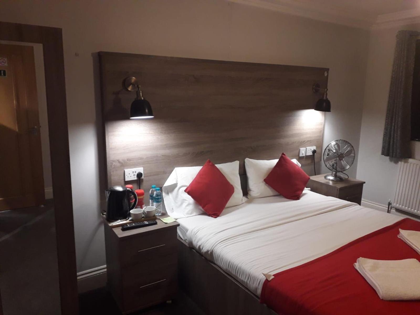371 Cranbrook Rd Ig2 Hotel อิลฟอร์ด ภายนอก รูปภาพ