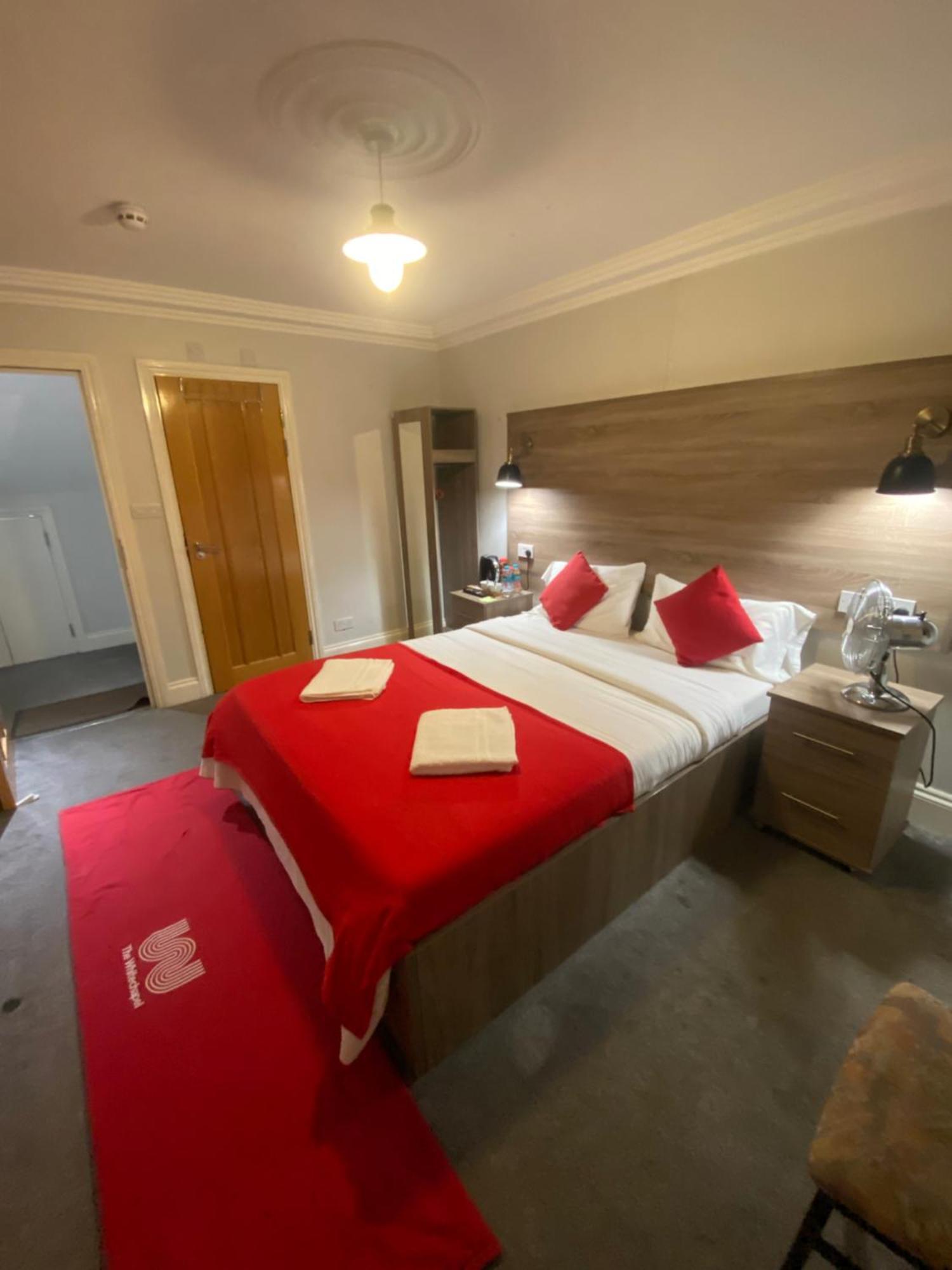 371 Cranbrook Rd Ig2 Hotel อิลฟอร์ด ภายนอก รูปภาพ